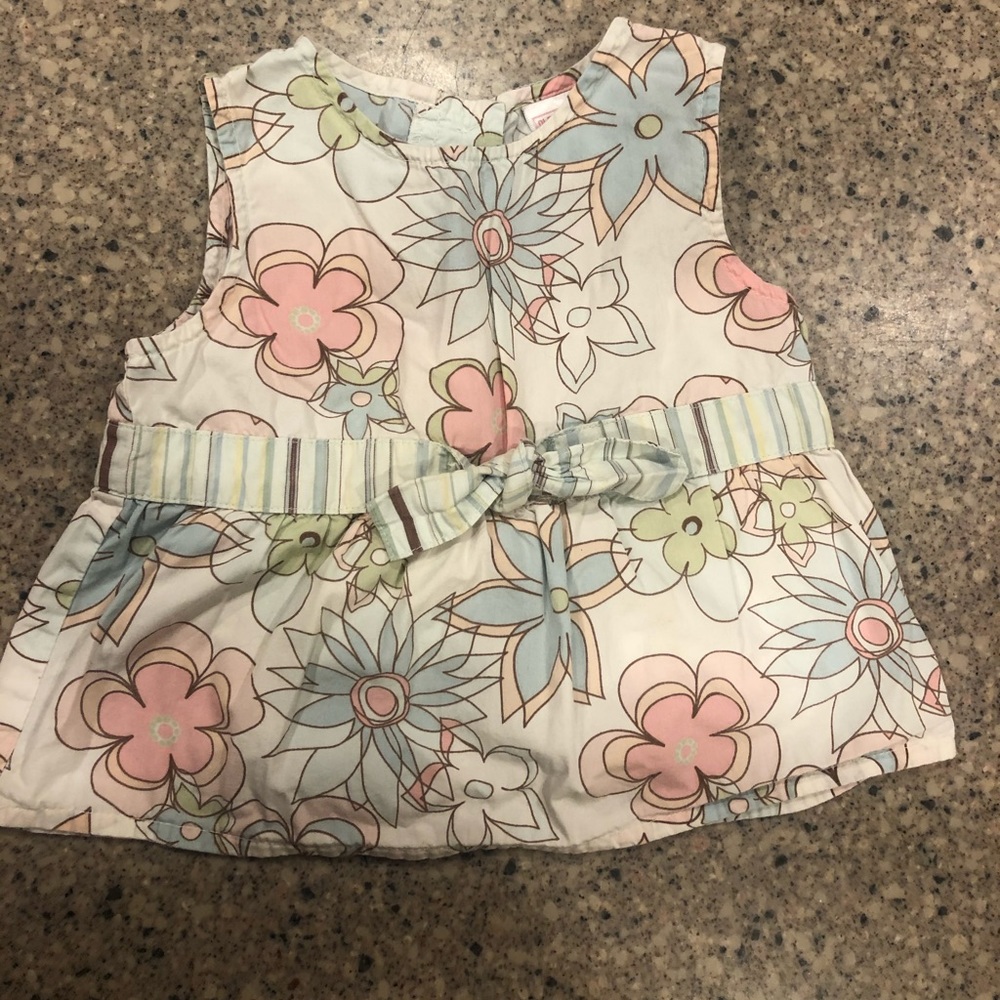 2T old Navy girls short sleeve shirt.